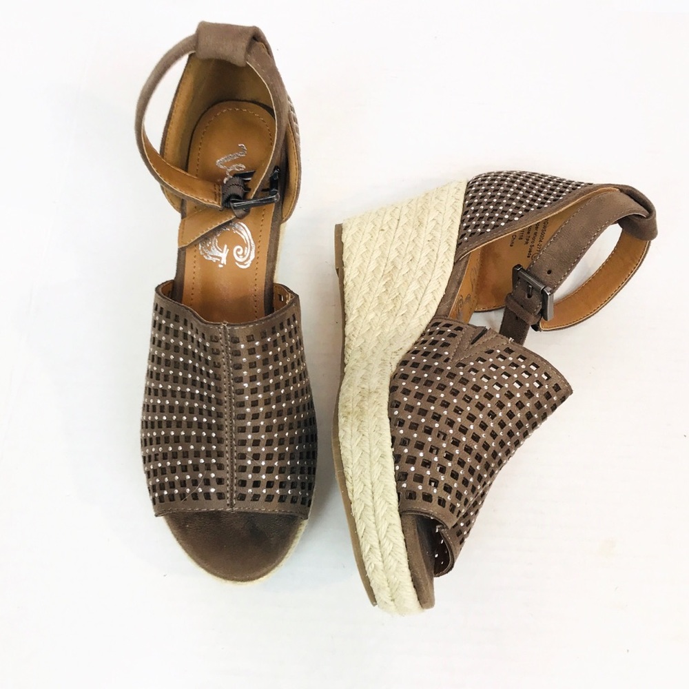 Very G Open Toe Wedge Sandals